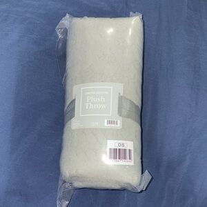 Ulta Limited Edition Plush Throw sage green